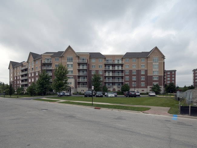 Trafalgar Square South in Morton Grove, IL - Building Photo - Building Photo