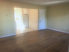 833 SE 80th Ave, Unit 833 in Portland, OR - Foto de edificio - Building Photo