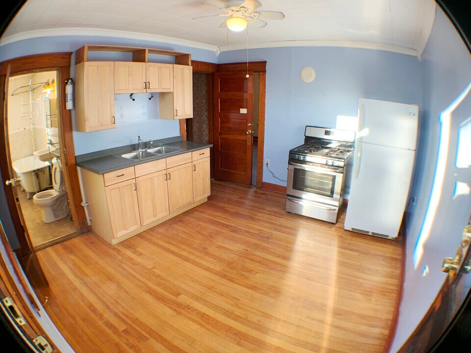 20 Franklin Ct, Unit 3F in Gardner, MA - Building Photo