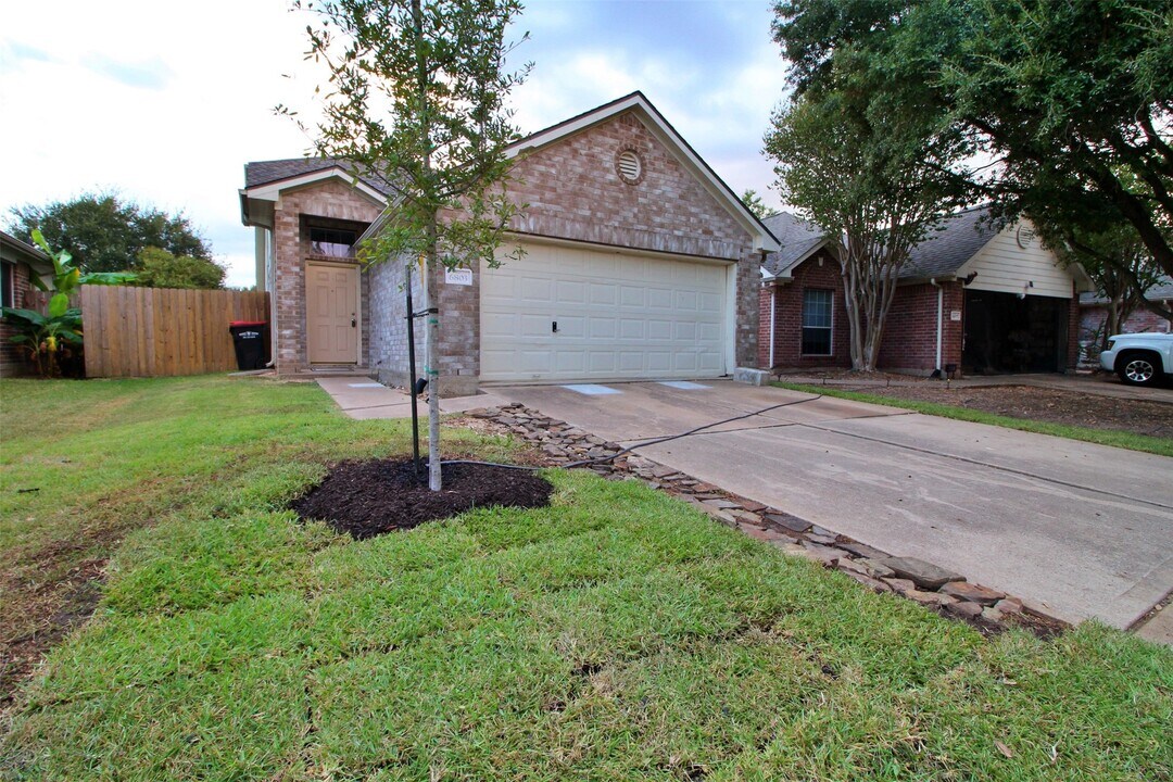 6803 Highwind Bend Ln in Katy, TX - Building Photo