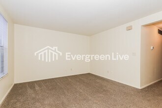 7977 Mt Hood in Dayton, OH - Building Photo - Building Photo