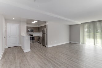 Whitney Apartments in Claymont, DE - Foto de edificio - Interior Photo