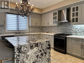 602 Lake Dr S in Georgina, ON - Building Photo