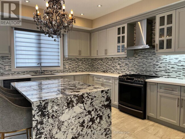 602 Lake Dr S in Georgina, ON - Building Photo - Building Photo