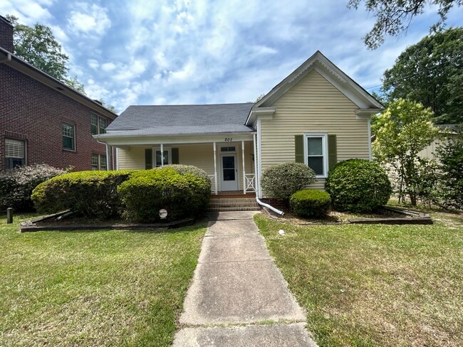 property at 805 N Buchanan Blvd