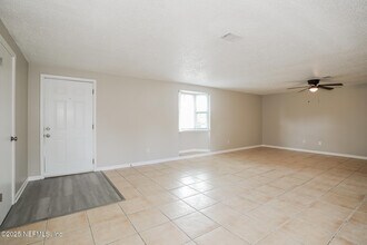 2766 Frontier Ave in Orange Park, FL - Building Photo - Building Photo