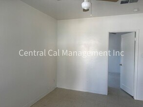 354-358 E Euclid Ave in Shafter, CA - Building Photo - Building Photo