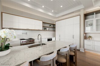 201 8th St S in Naples, FL - Building Photo - Building Photo