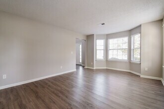 3827 Riverview Bend in Ellenwood, GA - Foto de edificio - Building Photo