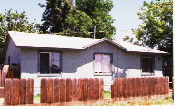 220 Pueblo Ave in Modesto, CA - Building Photo