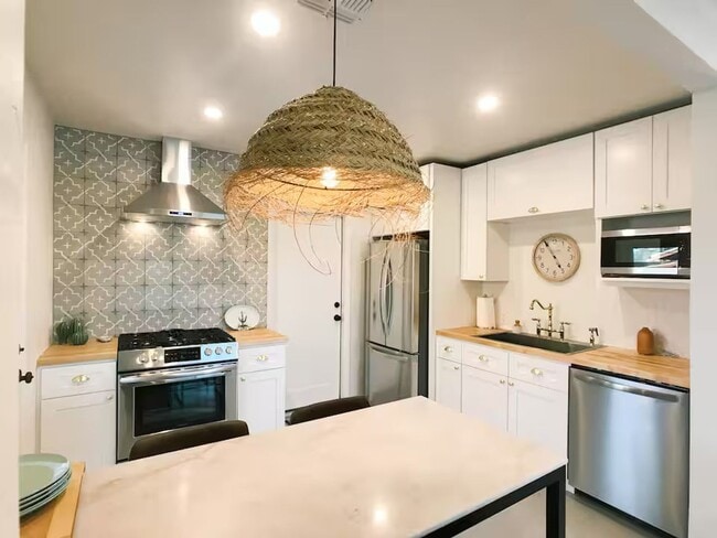 property at 1402 E Roger Rd