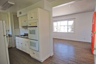 1446 Manhattan Beach Blvd in Manhattan Beach, CA - Building Photo - Building Photo