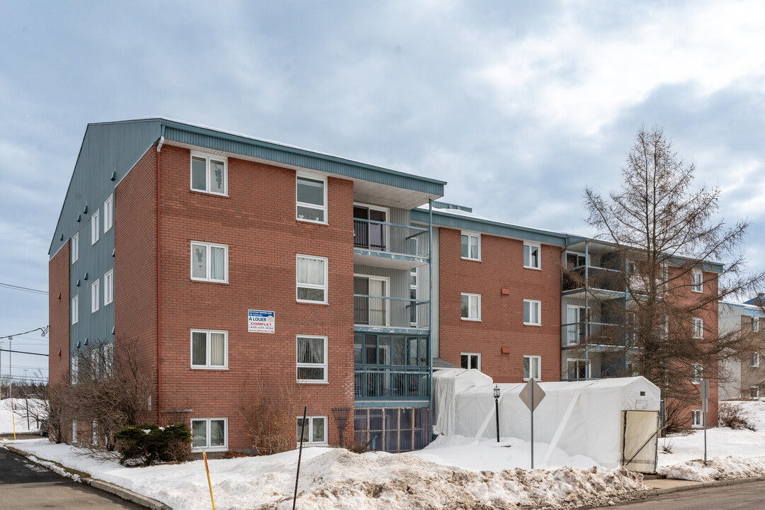 1227 Chateaubriand in Lévis, QC - Building Photo