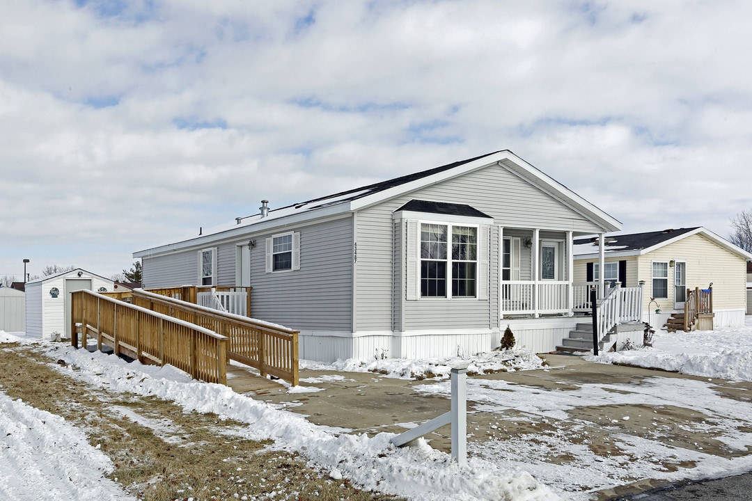 Windsor Farms in Clinton Township, MI - Foto de edificio