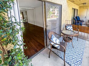 837 N West Knoll Dr, Unit 104 in West Hollywood, CA - Foto de edificio - Building Photo