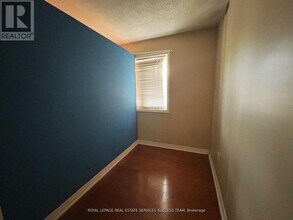 101 Bristol Rd E in Mississauga, ON - Building Photo - Building Photo