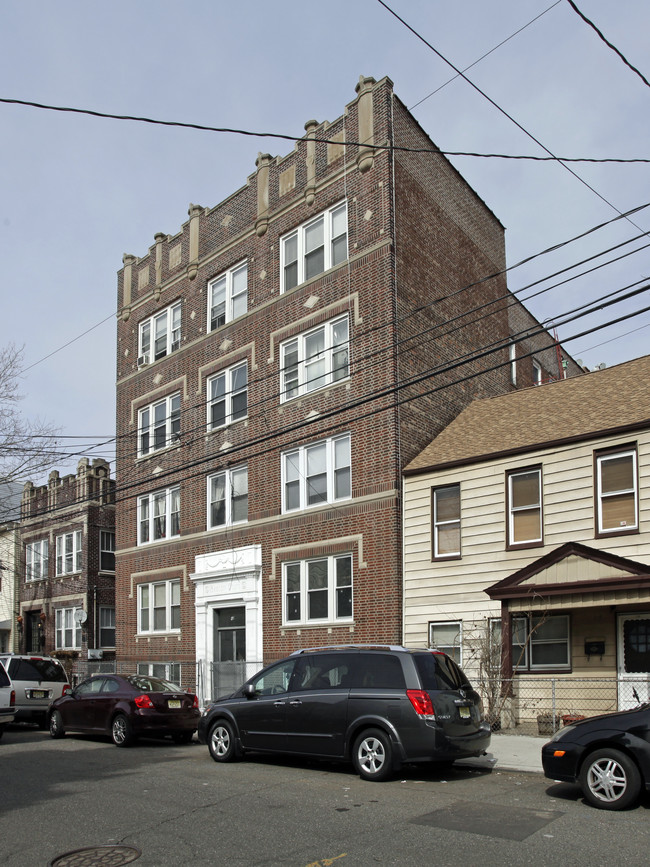 Beacon Court in Jersey City, NJ - Building Photo - Building Photo