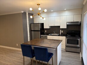 5121 W 75th St, Unit 1 in Prairie Village, KS - Foto de edificio - Building Photo