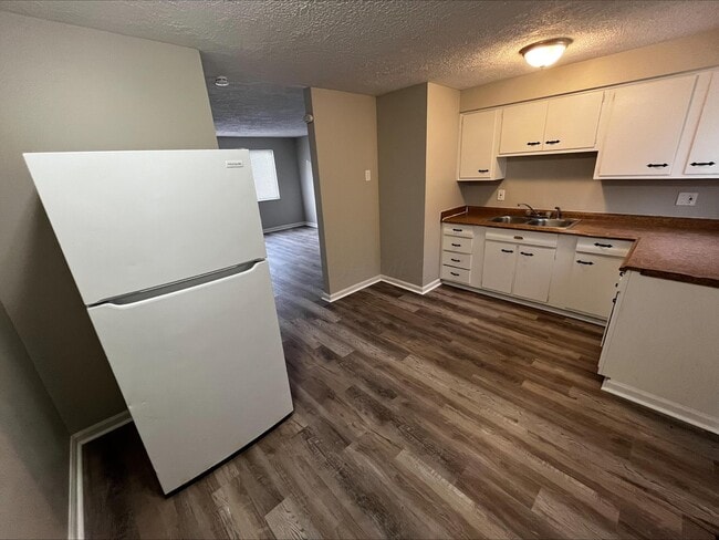 4669 Hilton Ave in Columbus, OH - Foto de edificio - Building Photo