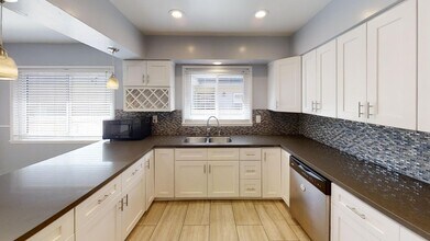 5640 Dorothy Way in San Diego, CA - Building Photo - Building Photo