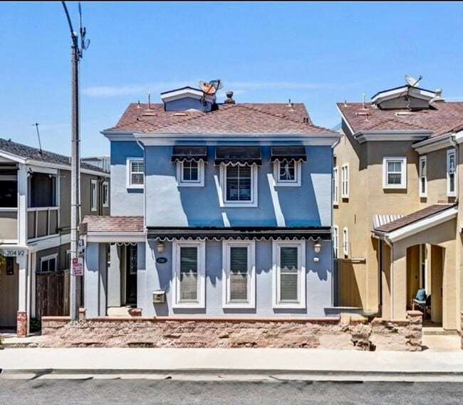 property at 206 E Balboa Blvd