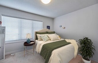 2500 Hill Rise Crt in Oshawa, ON - Building Photo - Building Photo