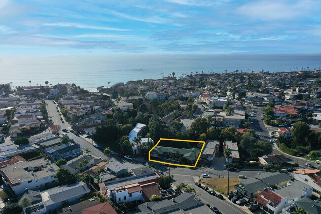 244-246 W Avenida Palizada in San Clemente, CA - Building Photo - Building Photo