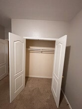 521 Small Cedar Dr, Unit Room 1 in League City, TX - Foto de edificio - Building Photo
