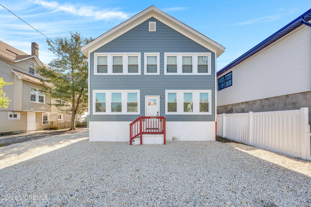 231 Blaine Ave in Seaside Heights, NJ - Building Photo