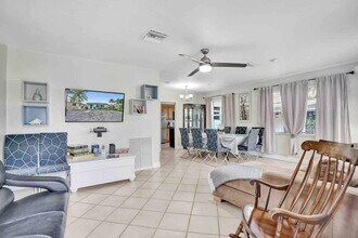 326 Walnut St in Hollywood, FL - Building Photo - Building Photo