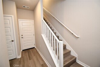 1487 Skyline Ln in Los Angeles, CA - Foto de edificio - Building Photo