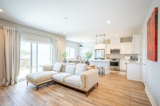 4453 Camellia Ct in Chino Hills, CA - Building Photo - Building Photo