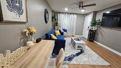 7103 Oxford Ave in Philadelphia, PA - Building Photo - Building Photo