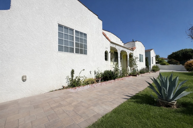 2515 Illinois Ave in South Gate, CA - Building Photo - Building Photo