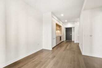 211 N Harbor Dr, Unit 2205 in Chicago, IL - Building Photo - Building Photo