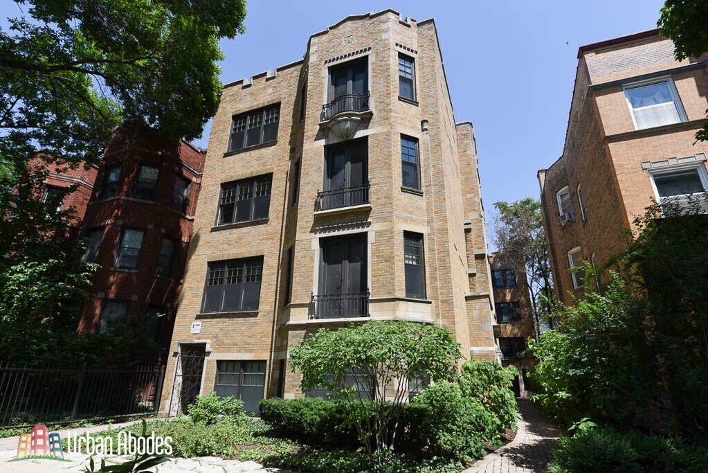 1354 W Carmen Ave, Unit M02B in Chicago, IL - Building Photo