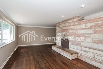 5774 Glow Ct in Cincinnati, OH - Building Photo - Building Photo