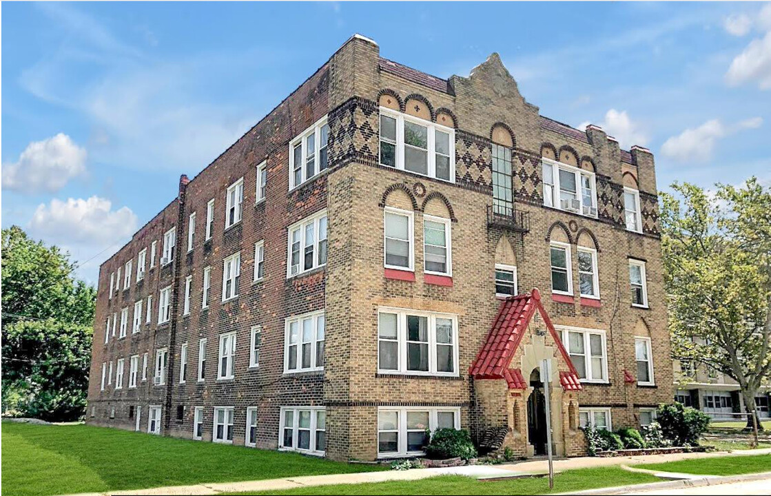 Huron River Dearborn in Dearborn, MI - Foto de edificio