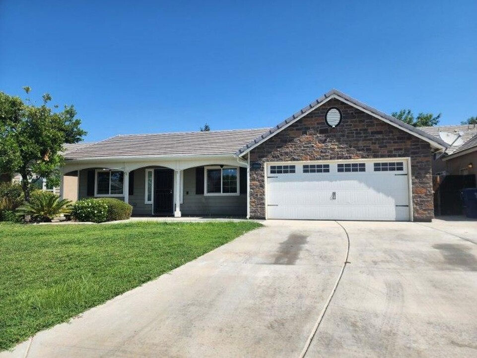 5510 Winter Barley Ct in Bakersfield, CA - Building Photo