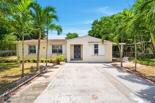 596 NW 109th St in Miami, FL - Building Photo