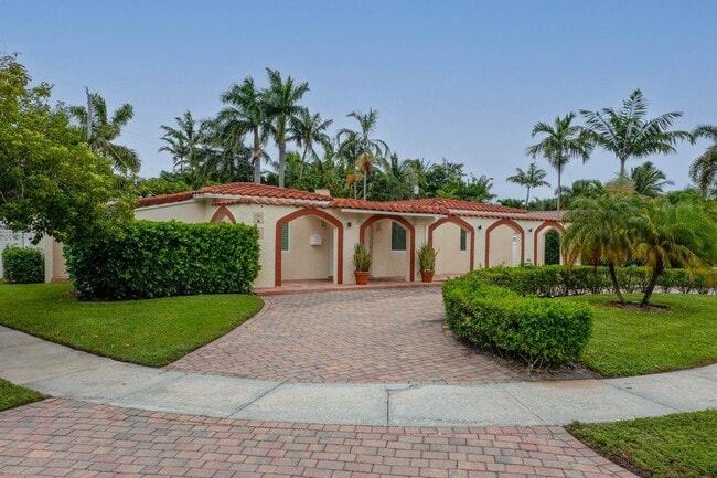 1900 N Victoria Park Rd in Fort Lauderdale, FL - Building Photo - Building Photo