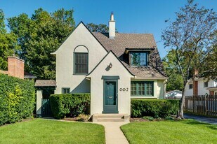 662 Greenview Pl in Lake Forest, IL - Building Photo