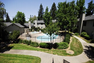 9145 Newhall Dr in Sacramento, CA - Building Photo - Building Photo