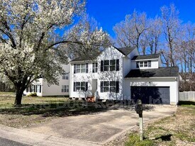 120 Low Ridge Rd in Williamsburg, VA - Building Photo