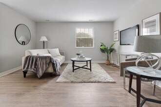 109 Gant Cir in Streamwood, IL - Foto de edificio - Building Photo