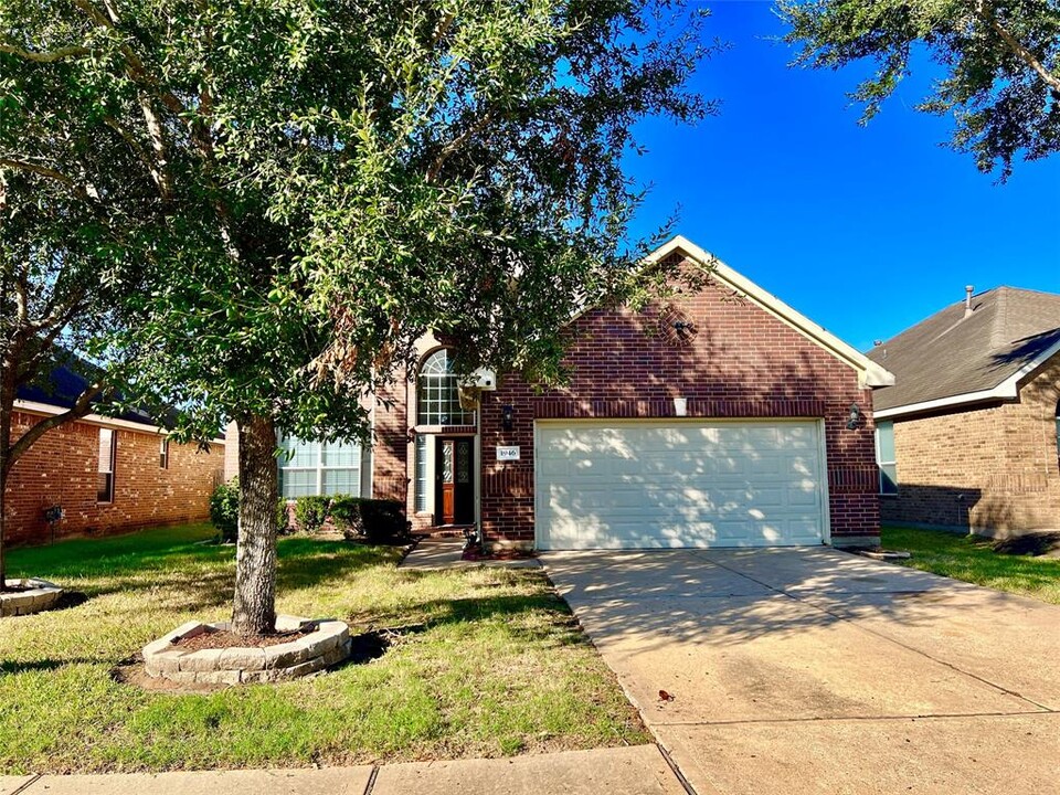 1946 Hawthorne Brook Ln in Fresno, TX - Foto de edificio