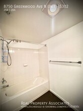 8750 Greenwood Ave N in Seattle, WA - Building Photo - Building Photo