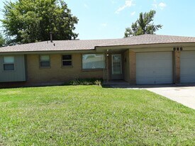 888 NW 14th St in Moore, OK - Building Photo
