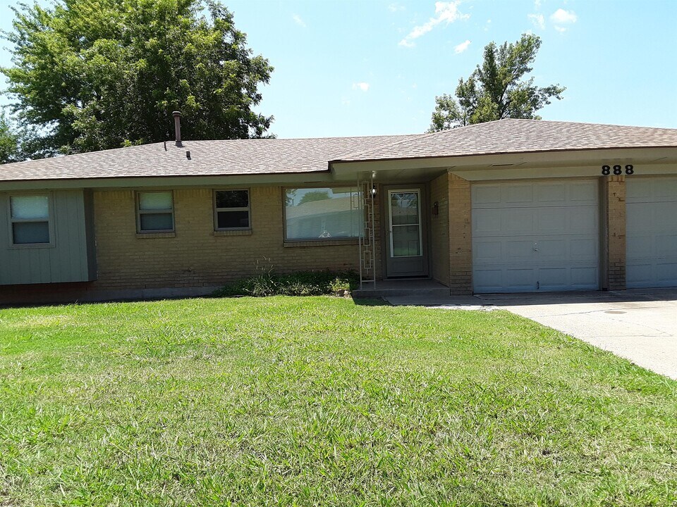 888 NW 14th St in Moore, OK - Building Photo