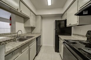 11399 S Kirkwood Rd in Houston, TX - Building Photo